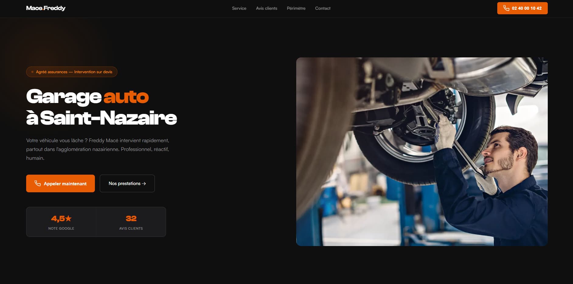 Page d'accueil du site Garage Macé Freddy : fond sombre, titre « Garage auto à Saint-Nazaire » avec accent orange, photo grand format d'un mécanicien sous un véhicule, note Google 4,5 étoiles et 32 avis